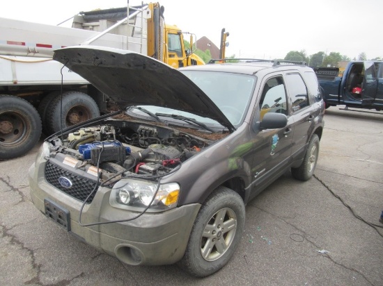 05 Ford Escape  Subn GY 4 cyl  Hybrid; 4X4;  Started with Jump on 6/23/21 AT PB PS R AC PW  VIN: 1FM