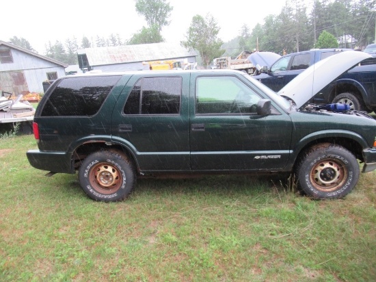 04 Chevrolet Blazer  Subn GR 6 cyl  4X4; Started with Jump on 7/7/21 AT PB PS R AC PW VIN: 1GNDT13X2