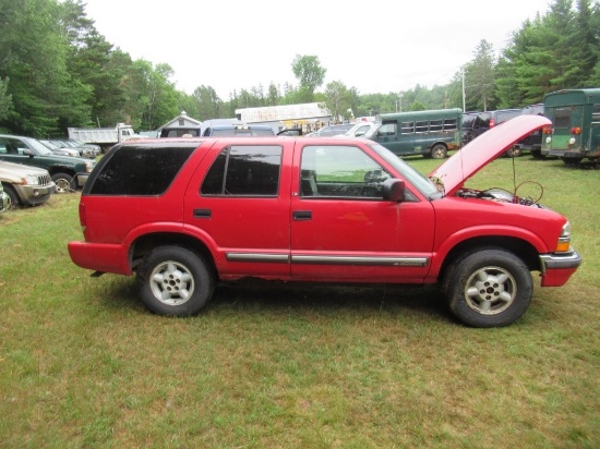 01 Chevrolet Blazer   RD 6 cyl  4X4; Started with Jump on 7/7/21 AT PB PS R VIN: 1GNDT13W51K246568; 