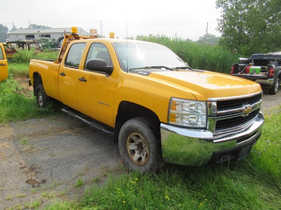 "10 Chevrolet C3500  Pickup YW 8 cyl  Missing Tailgate; Started on 7/20/21