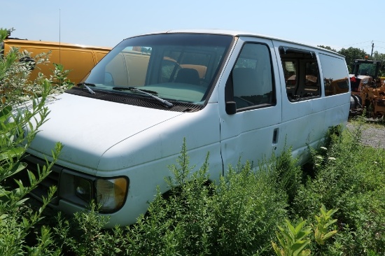 93 Ford E250  Van WH 8 cyl VIN: 1FTHE24H3PHB41723; Defects: Accident Damage; Body Damage; FOR PARTS 