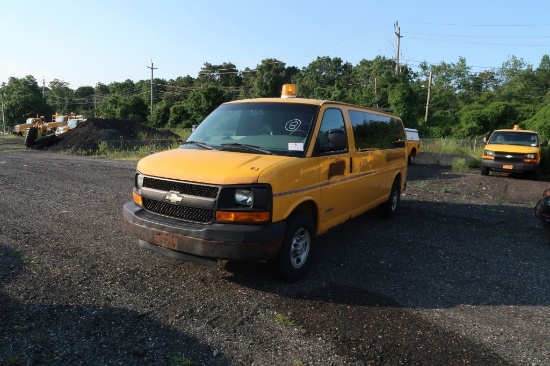 05 Chevrolet G3500 Express  Subn YW 8 cyl AT PS AC VIN: 1GAHG39U851260985; Defects: Accident Damage;