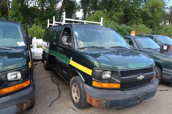 03 Chevrolet G2500 Express  Van GR 8 cyl  Start w Jump 8/31; Does not move AT PB PS VIN: 1GCGG25U431