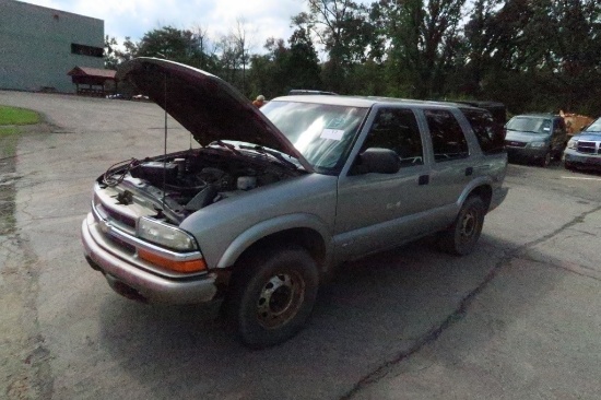 04 Chevrolet Blazer   GY 6 cyl  4X4 Start w Jump 8/30 AT PB PS R AC PW VIN: 1GNDT13X54K163199; Defec