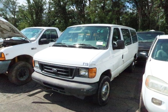 04 Ford E350 Club Wagon  Subn WH 8 cyl  No Start 8/30 AT PB PS R VIN: 1FBNE31L74HB48322; Defects: En