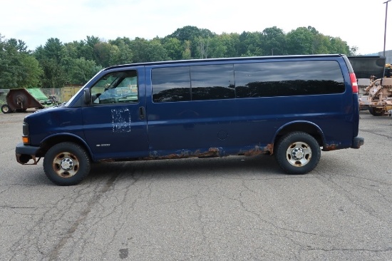 04 Chevrolet G3500 Express  Subn BL 8 cyl Started on 9/14/21 AT PB PS VIN: