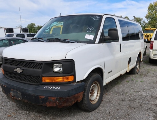"04 Chevrolet G3500 Express   WH 8 cyl  Did not Start on 9/21/21 AT PB PS R AC PW VIN: 1GAHG35U44120