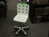 White laminate swivel chair