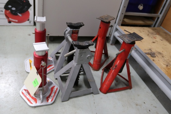 Three sets of 3-ton jacks