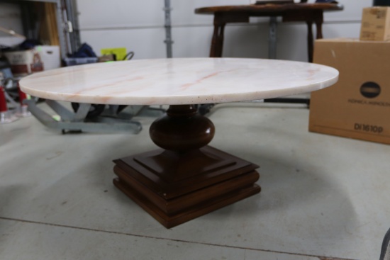 Cream with peach veining marble top coffee table, diameter 3'5"