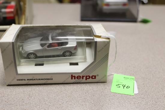 Herpa 1:43 scale Mercedes Benz diecast car
