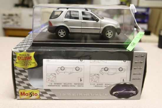 Maisto 1:18 diecast Mercedes Benz SLK230