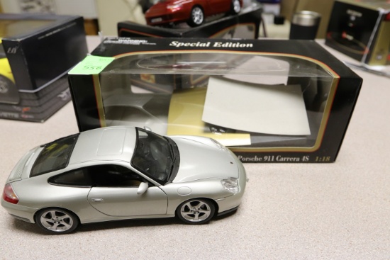 Maisto 1:18 Porsche 911 Carrera 4S diecast car