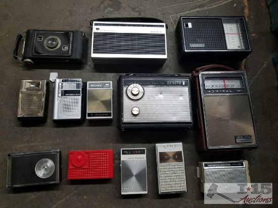 Vintage transistor radios Motorola, Admiral, Zenith, Grundig, Panasonic, Sears, Encore and Kodak