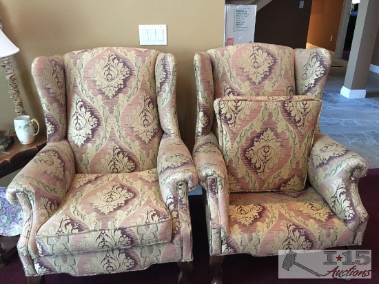 2 Cushioned Armchairs includes a decor Pillow