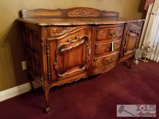 Beautiful High Quility Buffet in Great Condition