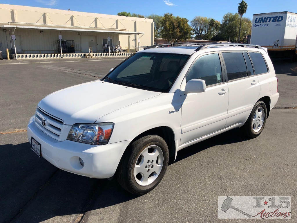 2005 Toyota Highlander Limited only 28,356 miles w/ current smog