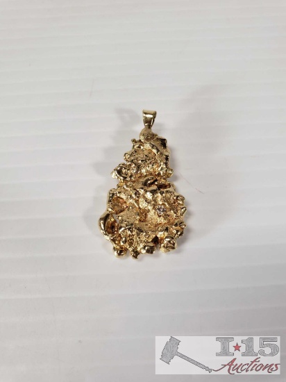Gold Pendent with Small Diamond