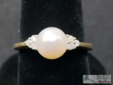 14k Gold Ring with 6 Diamonds and Pearl