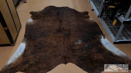 FULL ARGENTINA BRINDLE COWHIDE.. Approx. 7ft x 6 1/2 ft