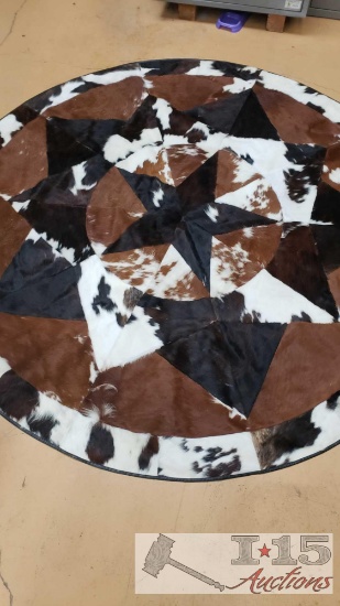 60" Argentina single star round cowhide rug. Rug features a single Texas star in center