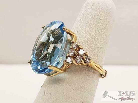 10k Gold Ring, 12 1/32 Diamonds, Approx. 6ct Aquamarine Stone, 8.1 grams Size 4.5