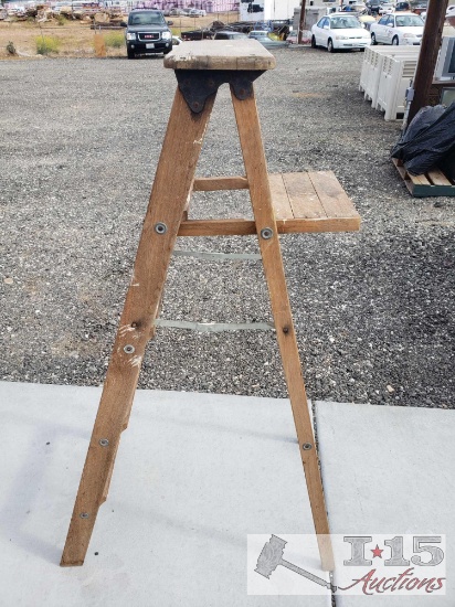 4 Step Wood Ladder / Tray Holder.