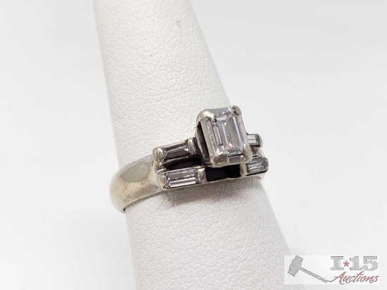 14k White Gold Ring with Center Diamond and Accent Diamonds, 4.8g