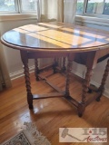 Antique English gate leg drop-leaf table