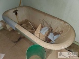 Metal Claw Foot Bath Tub