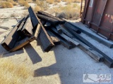 Approx. 20 pieces of Railroad Ties And Pile Of railroad Plates