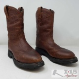 Lightly Worn Waterproof and Oil Resistant Ariat Boots Size 7.5 D