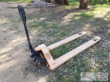3300lb Capacity Pallet Jack with 71