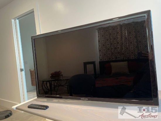 46? Tv With Folding Wall Mount