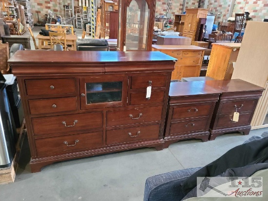 Dresser And 2 Nightstands