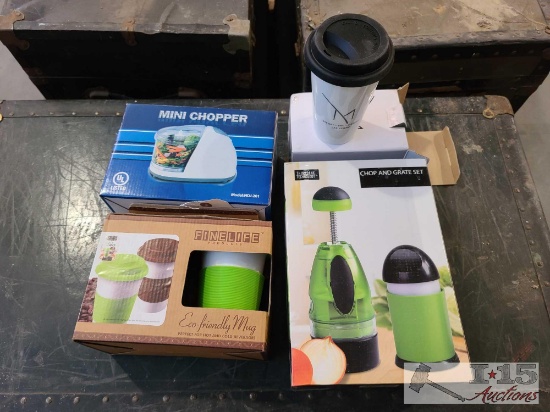 Mini Chopper. Coffee Cups. Chop & Grate Set