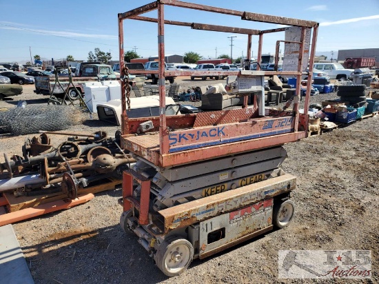 SkyJack SJIII Scissor Lift