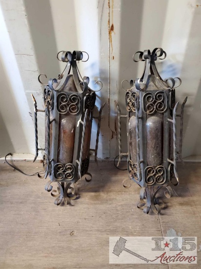 2 Lights Fixtures