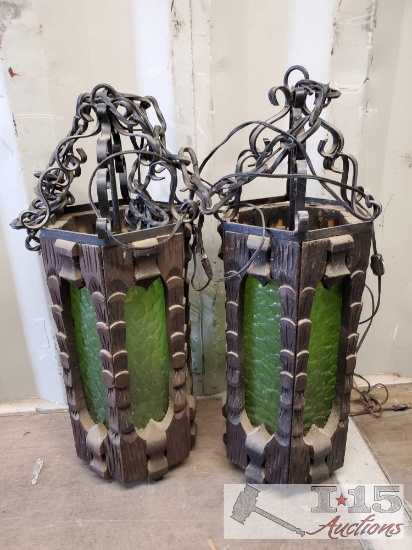 2 Light Fixtures