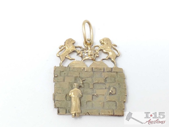 18K Gold Pendant, 3.8g