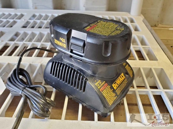 DW9226 7.2V-18V 1-Hr Battery Charger and 18V Battery Pack