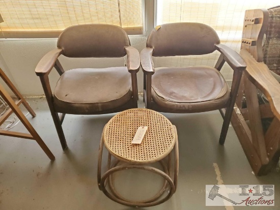 2 Chairs and Table