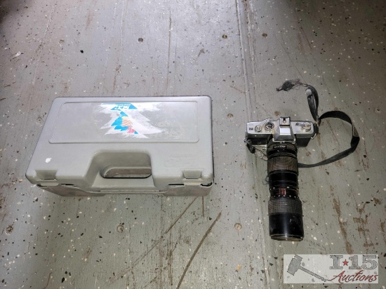 Minolta SRT SC-II Camera & Plastic Box