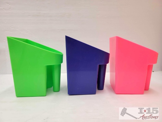 NEW!!! (3) 2Qt. Feed Scoops