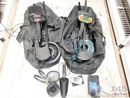 2 Metal Detectors