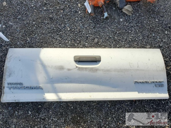 Toyota Tacoma PreRunner V6 Tail Gate