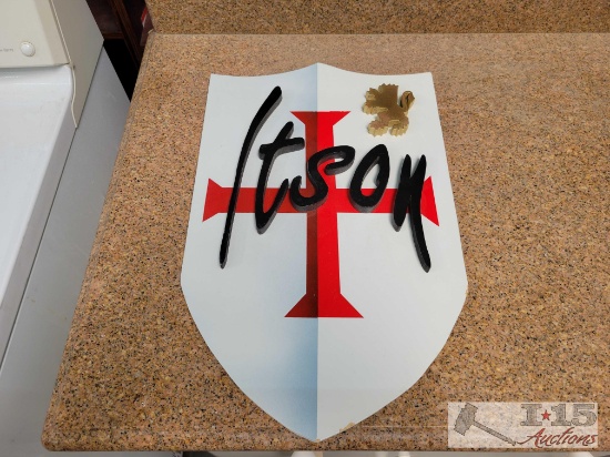 Wooden Itson Family Crest
