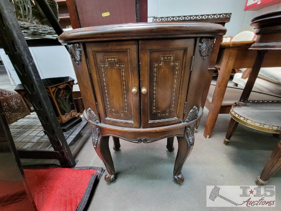 Vintage Hooker Furniture Oval End Table