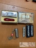 Buck Knives Honing Oil, 2 Swiss Army Knifes, Smith&Wesson Knifes
