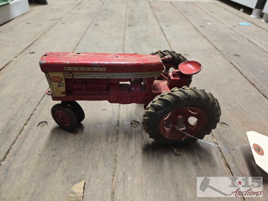 Farmall 460 Model Tractor